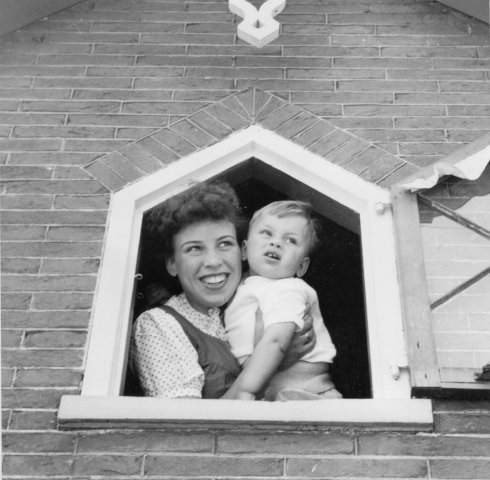 Teunie en Tommie in 1958 op Meije 127.Voor een grotere weergave en reactiemogelijkheid: klik hier